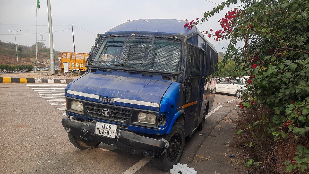 PTI : Jammu and Kashmir: two policemen were found dead, one killed the other and himself, said PTI.