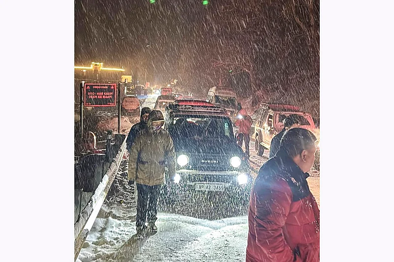 North India weather Snowfall in Lahaul Spiti