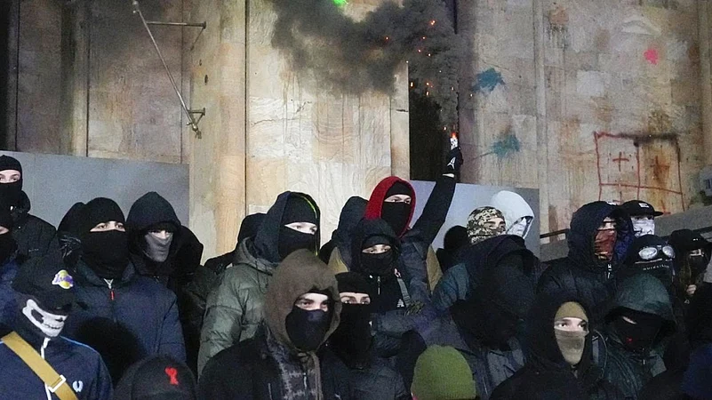 Journalists In Georgia Brutally Beaten | EU Talks Freeze