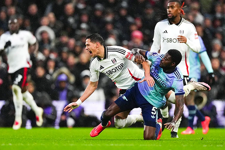 EPL 2024-25, FUL vs ARS: Fulham's Sasa Lukic challenges for the ball with Arsenal's Thomas Partey - | Photo: AP/Dave Shopland
