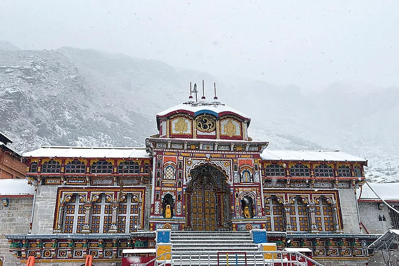 North India weather Snowfall in Chamoli