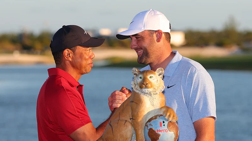 Tiger Woods congratulates Scottie Scheffler