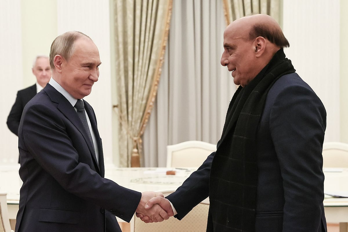 X/@rajnathsingh : Rajnath Singh meets Vladimir Putin in Russia |