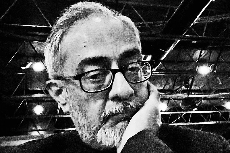 Naveen Kishore is a publisher, writer, photographer and theatre practitioner