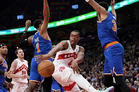 NBA Basketball: Raptors forward Scottie Barnes (4) moves the ball past Knicks guard Cameron Payne