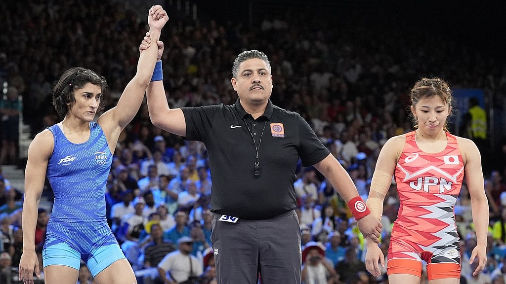 India wrestler Vinesh Phogat defeated Japans Yui Susaki Paris Olympics