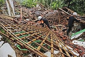 AP : Indonesia's Java Island affected by landslide and flash floods 