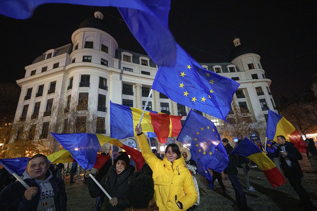 AP : Romania's pro-European parties agreed to form a majority government made up of groupings that were traditionally on opposite sides.