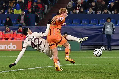 Champions League 2024-25: Bayern's Jamal Musiala, left, and Shakhtar's Juchym Konoplja challenge for the ball