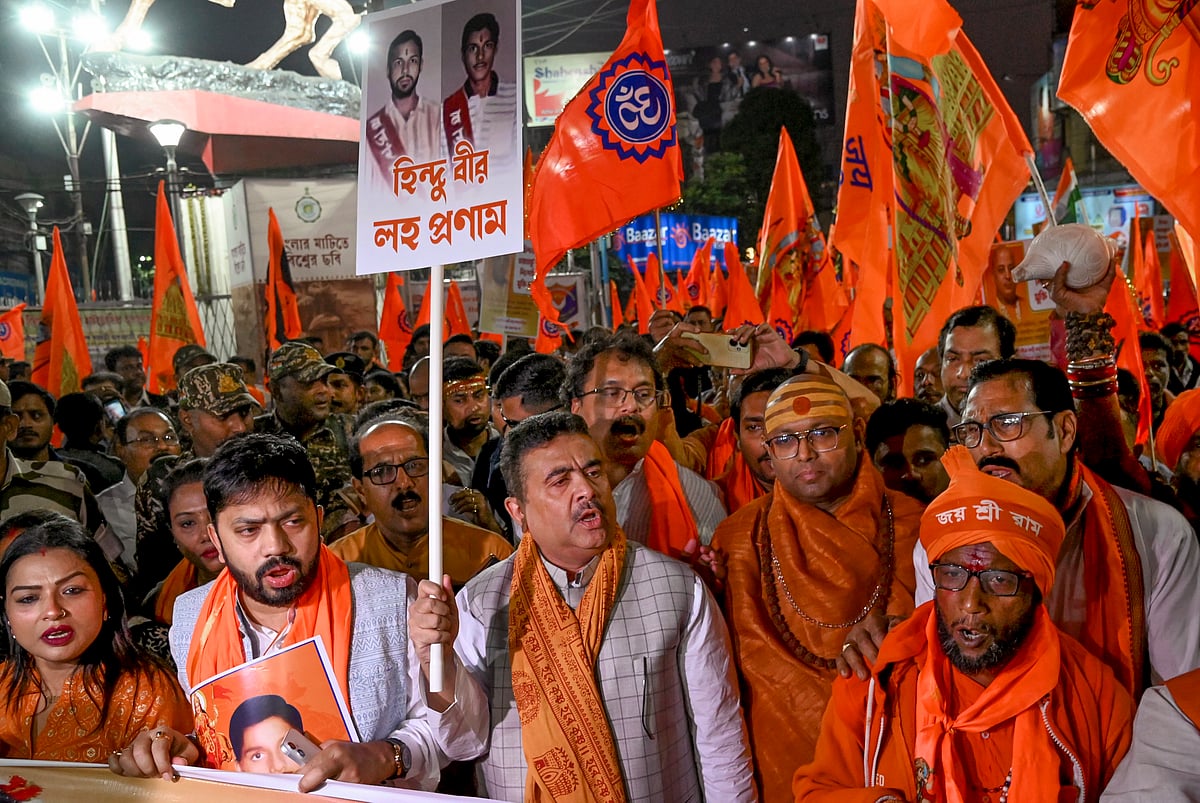 PTI : BJP leader Suvendu Adhikari leads protest against atrocities on Hindus in Bangladesh in West Bengal