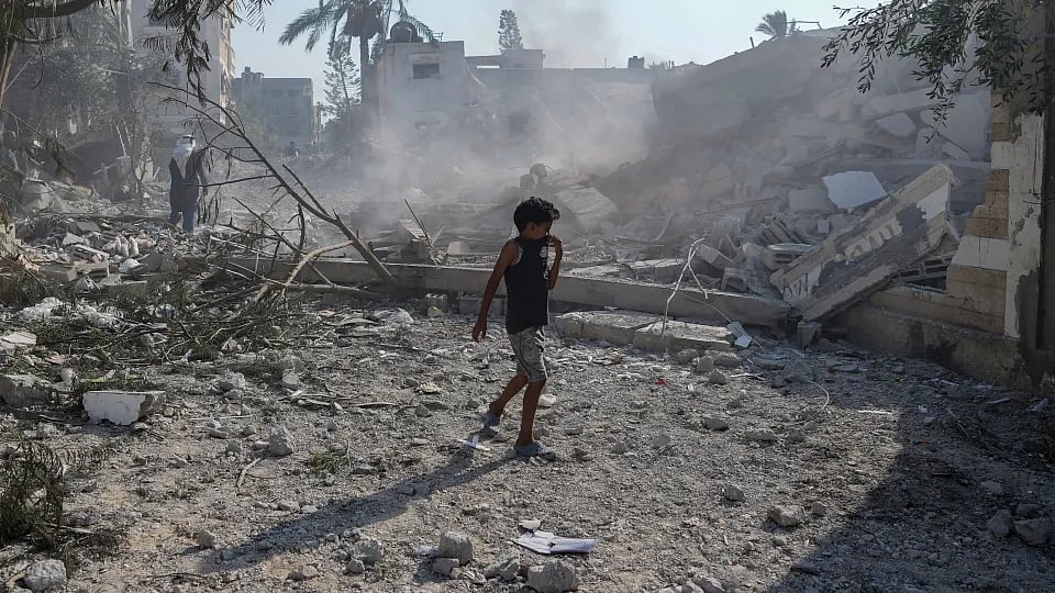 AP : Israeli airstrikes kill many in Gaza