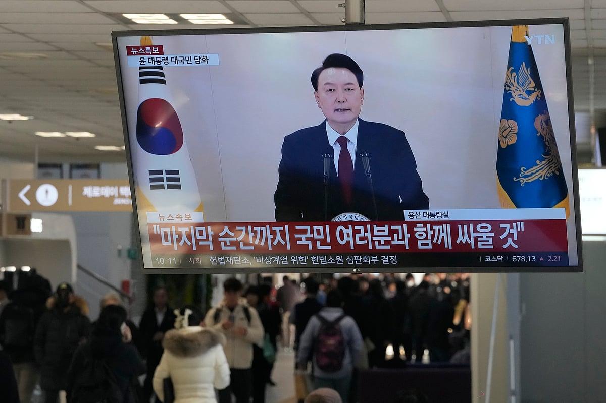 AP Photo/Ahn Young-joon : A TV screen shows South Korean President Yoon Suk Yeol's televised briefing at a bus terminal in Seoul, South Korea, Thursday, Dec. 12, 2024.