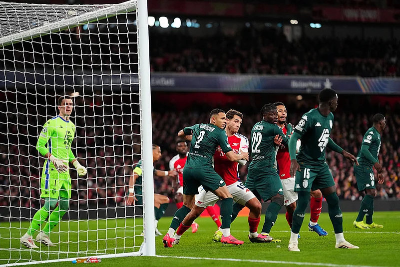UEFA Champions League Soccer Arsenal vs Monaco football match photos: Vanderson