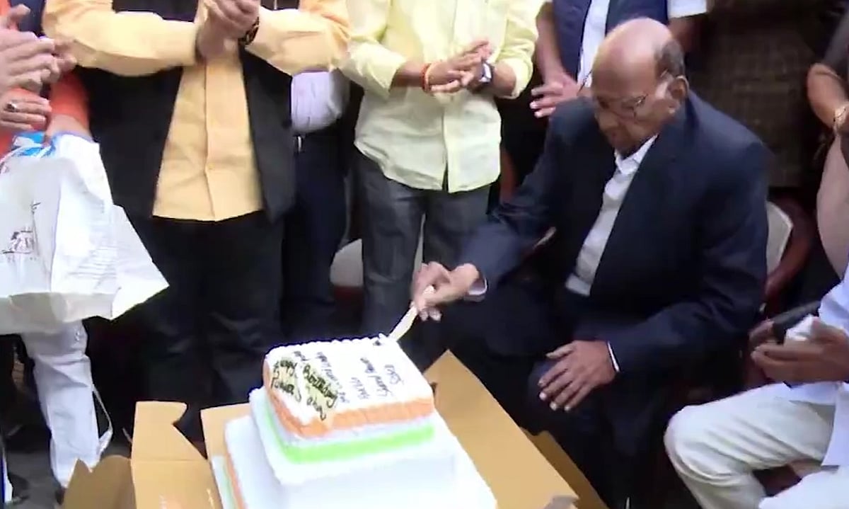 PTI : Sharad Pawar cuts cake on his 84th birthday