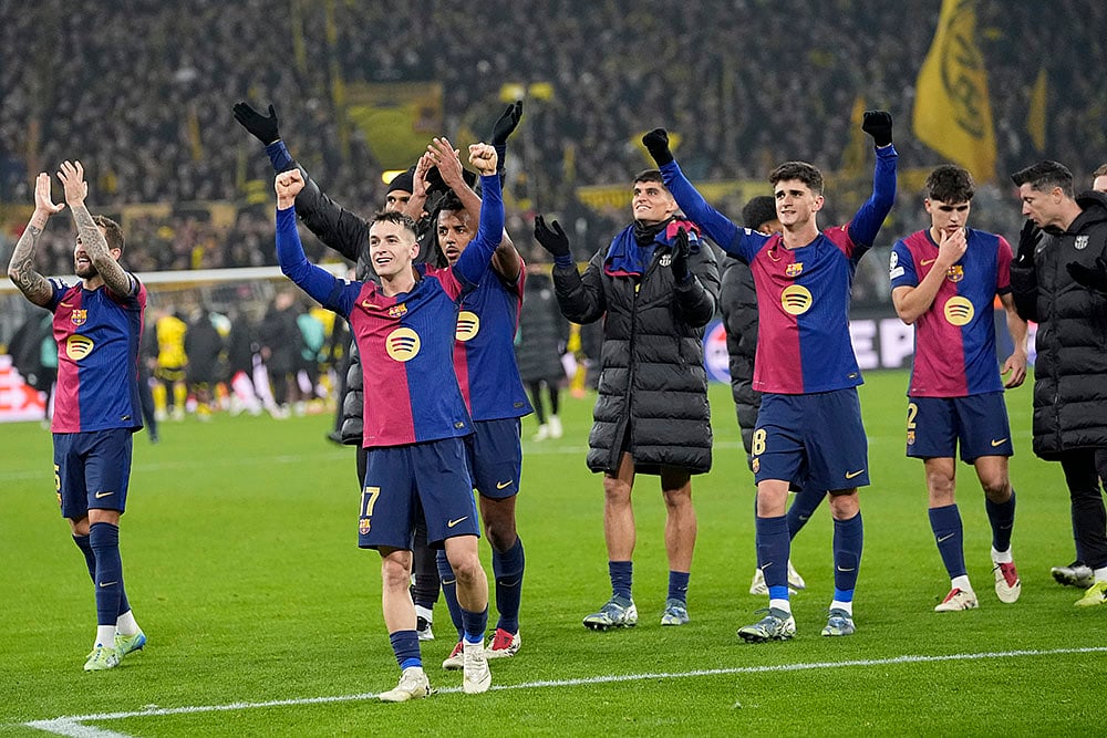 | Photo: AP/Martin Meissner : UEFA Champions League: Barcelona players celebrate after beating Dortmund 