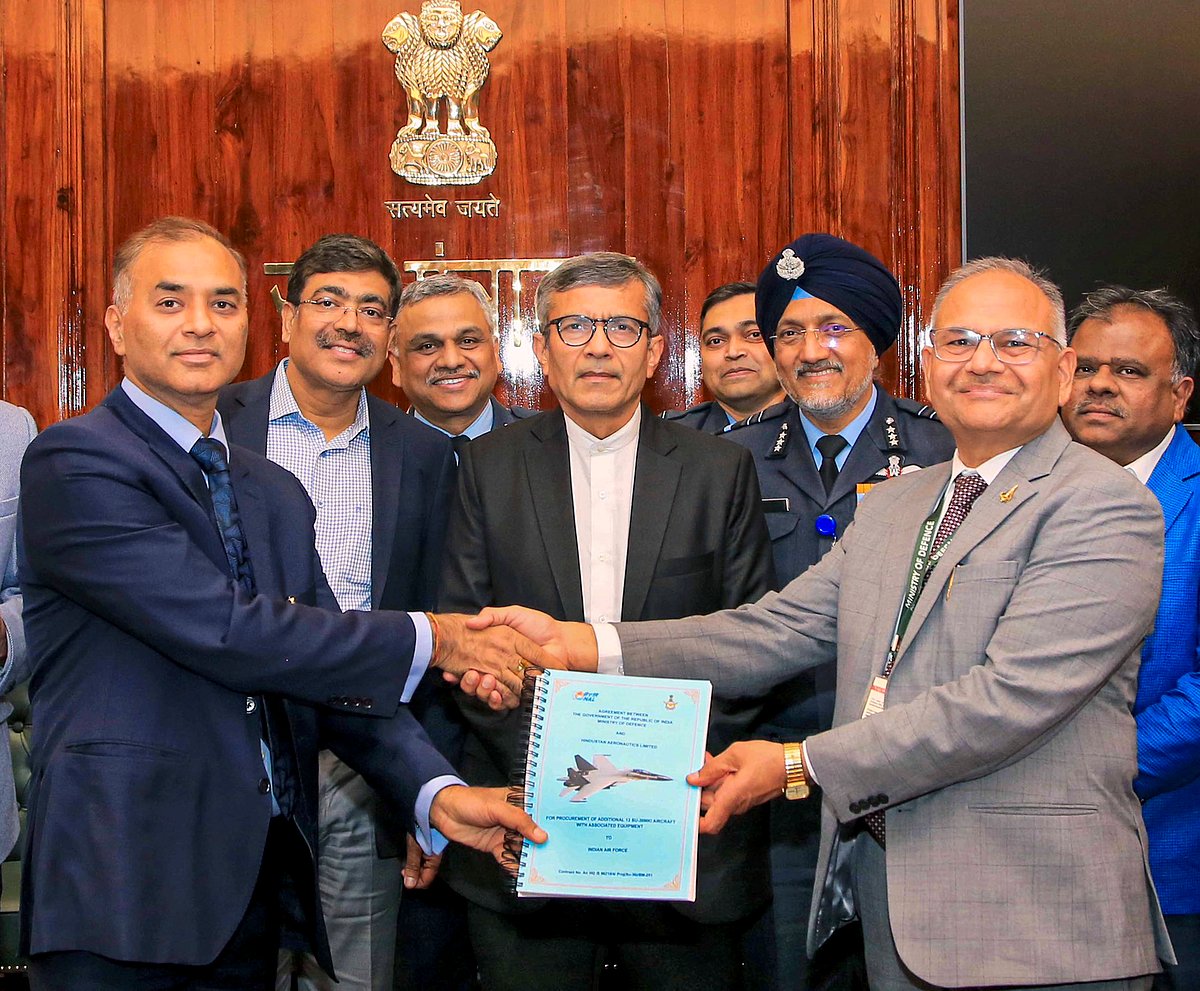 PTI : Defence Ministry inks deal with HAL to procure 12 Sukhoi jets