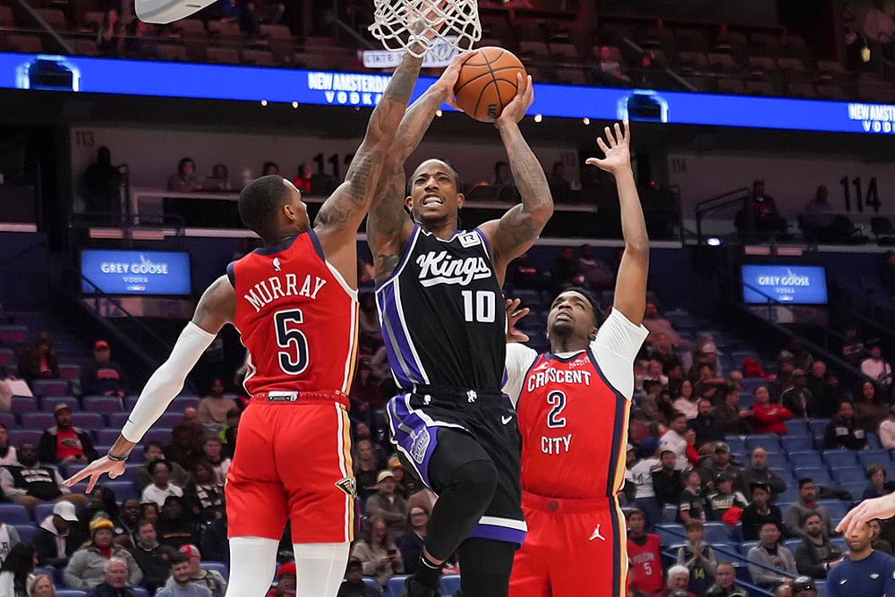 | Photo: AP/Gerald Herbert : NBA: Kings forward DeMar DeRozan (10) goes to the basket