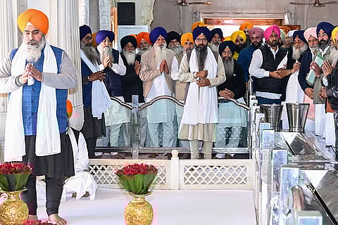 Sukhbir Badal offers prayers at Golden Temple