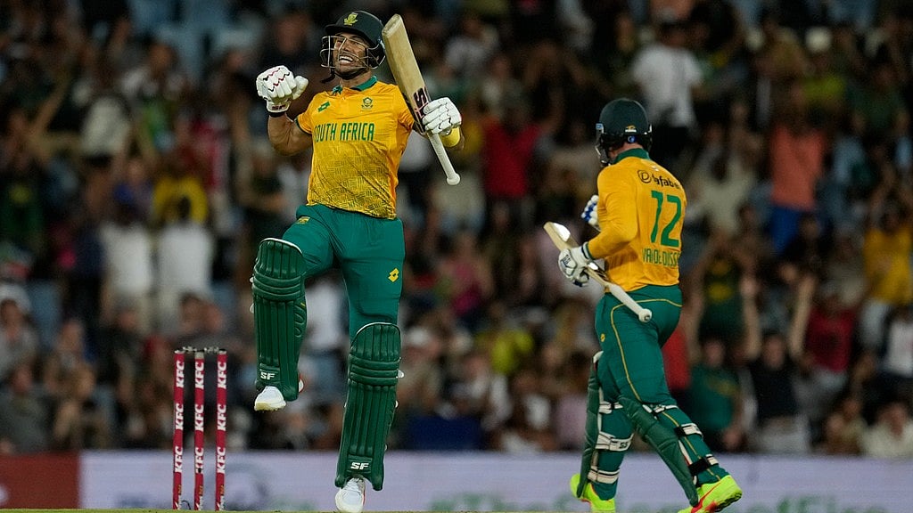 Reeza Hendricks (left) celebrates after scoring a hundred in the second South Africa vs Pakistan T20I in Centurion.  - AP