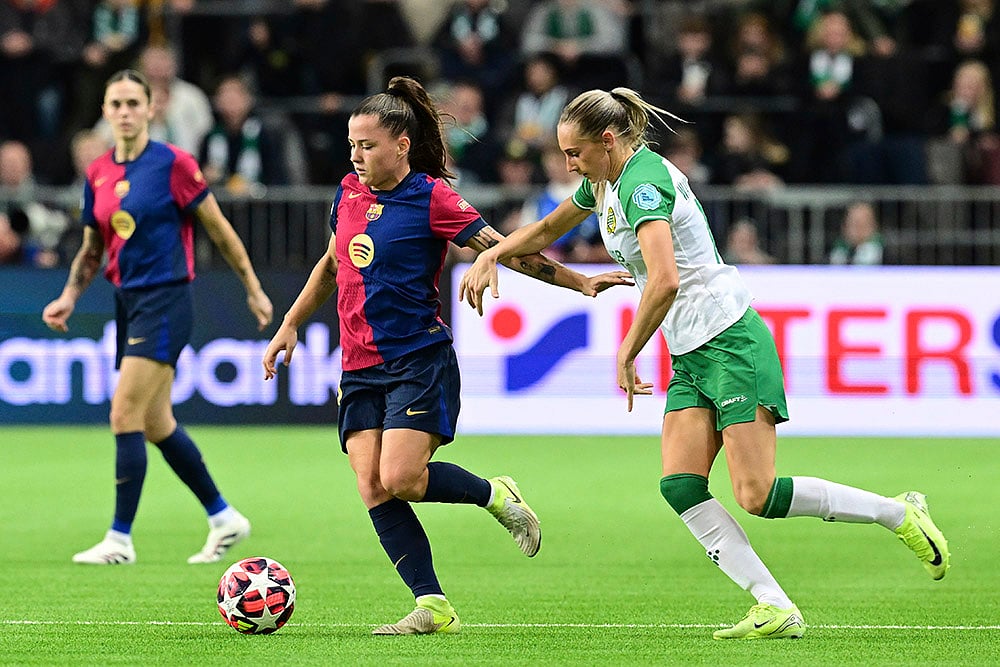 | Photo: Jonas Ekströmer/TT via AP : Women's Champions League: Barcelona's Clàudia Pina and Hammarby's Ellen Wangerheim in action