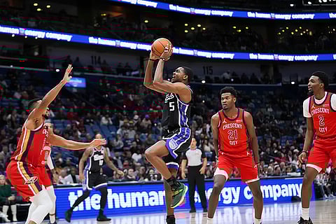 NBA: Kings guard De'Aaron Fox (5) goes to the basket