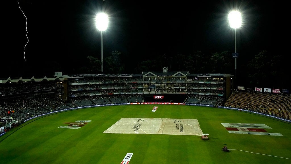 AP : Play was abandoned due to rain in the third T20I between South Africa and Pakistan at the Wanderers Stadium in Johannesburg.