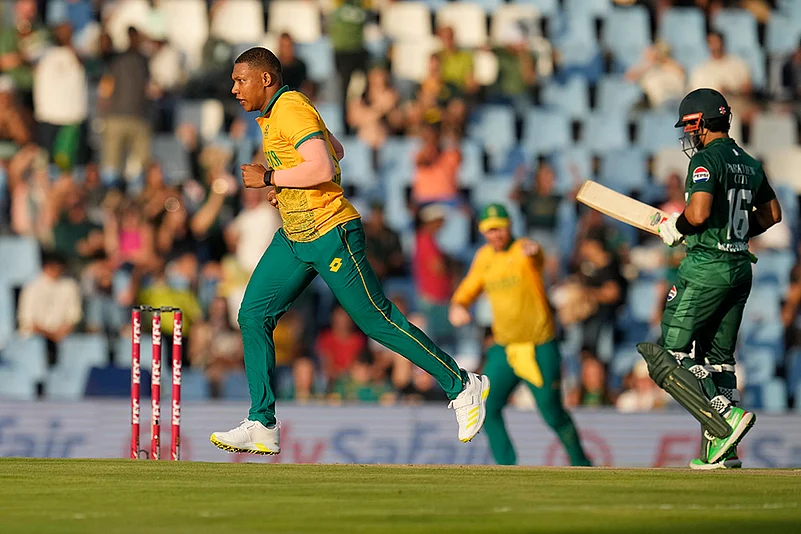 South Africa vs Pakistan 2nd T20I Cricket Photos at Centurion Park: Ottneil Baartman