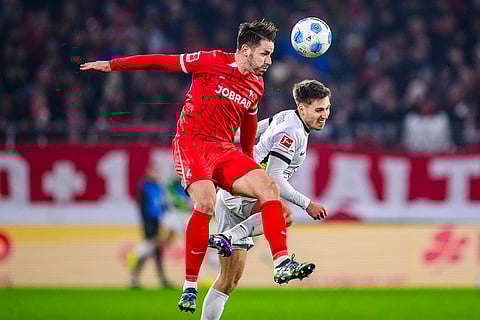 Bundesliga 2024-25: Freiburg's Christian Günter and Wolfsburg's Kilian Fischer in action