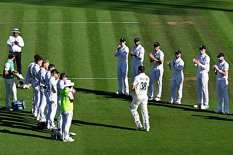 NZ vs ENG 3rd Test Day 1: England players form a guard of honor as New Zealand batsman Tim Southee