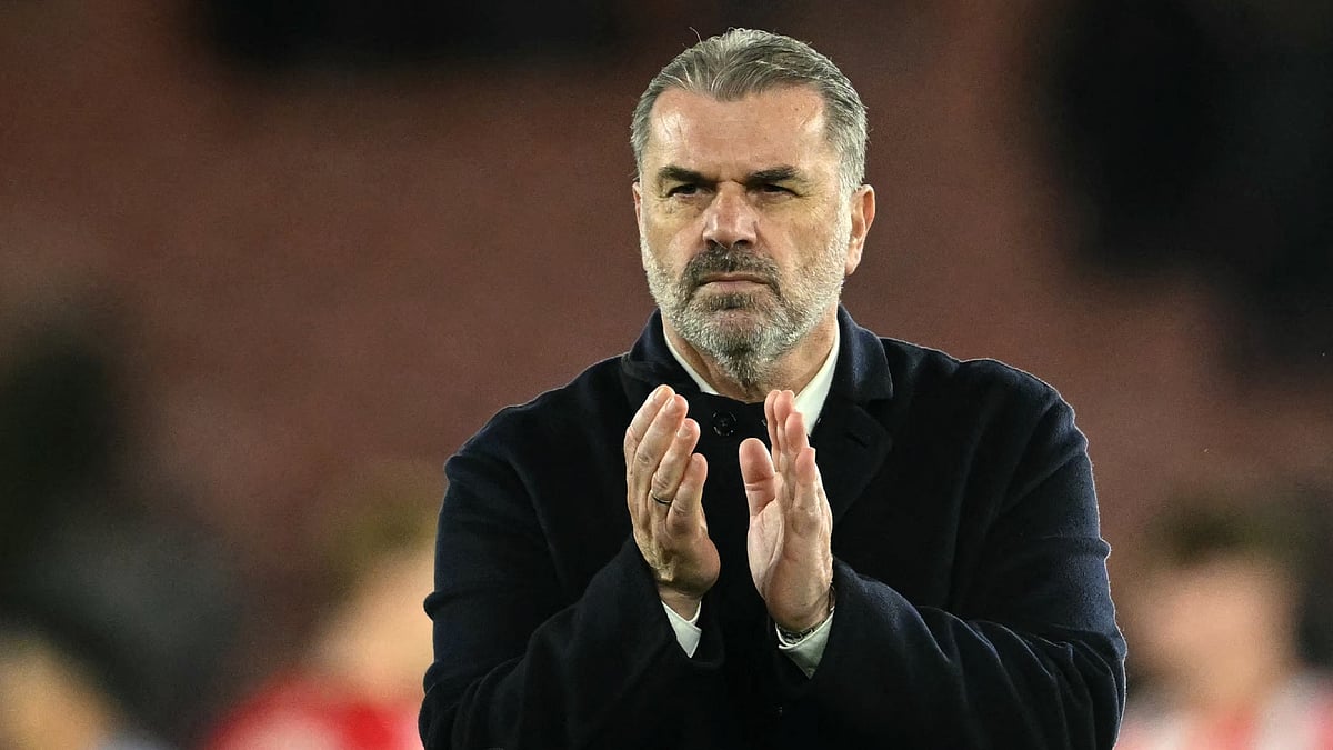 Ange Postecoglou salutes the Tottenham fans at Southampton