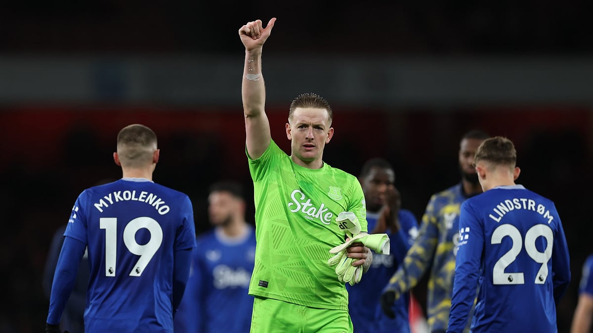 Jordan Pickford gives a thumbs up to the Everton fans.