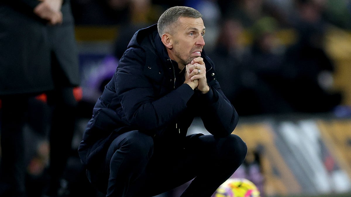 Gary O'Neil looks on during Saturday's defeat to Ipswich Town