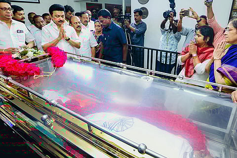 Congress leader EVKS Elangovan passes away