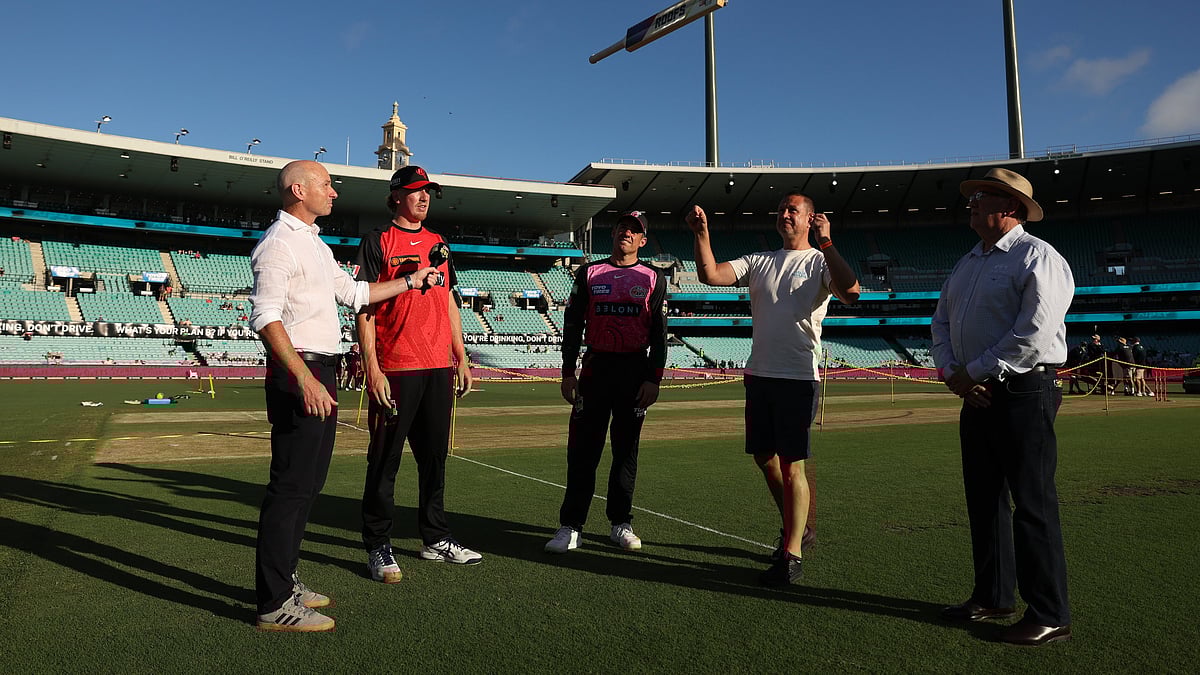 Big Bash League Moises Henriques Leads Sydney Sixers To A FiveWicket
