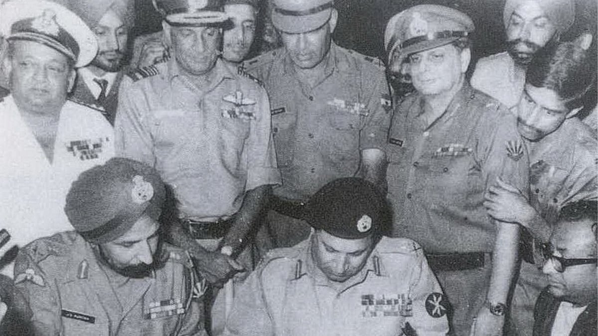 | Photo: Wikimedia Commons  : 1971 Bangladesh Surrender Photo Replaced With Mahabharat Painting, Claim Reports 