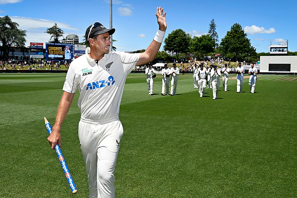 | Photo: Andrew Cornaga/Photosport via AP : Tim Southee of New Zealand waves goodbye as he exits the field with his teammates. 