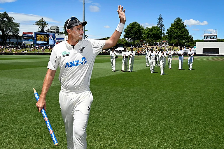 Tim Southee of New Zealand waves goodbye as he exits the field with his teammates. - | Photo: Andrew Cornaga/Photosport via AP