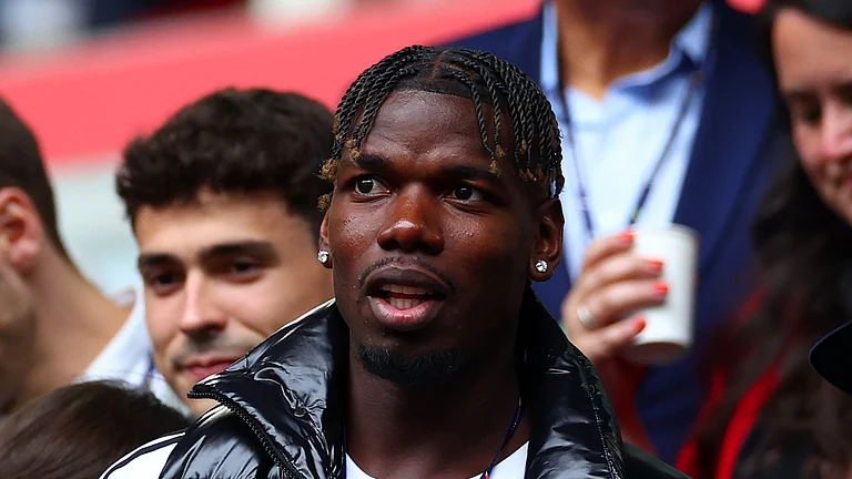 Paul Pogba is currently without a club - null