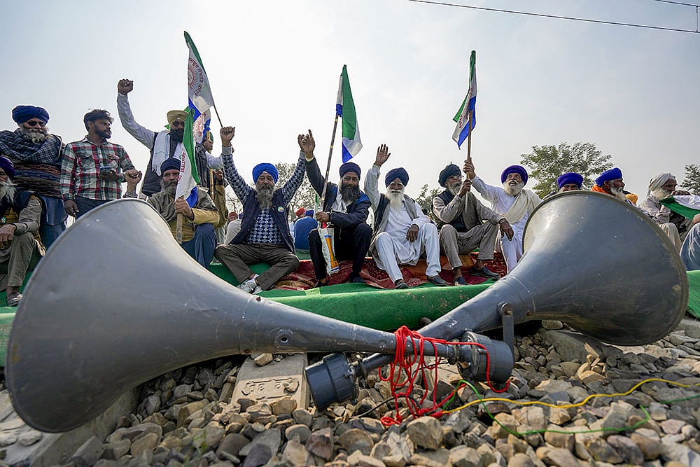 Photo: PTI/Shiva Sharma : Rail roko protest by farmers in Punjab