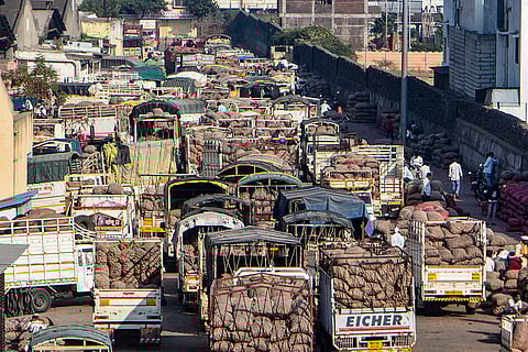 Mathadi workers' bandh