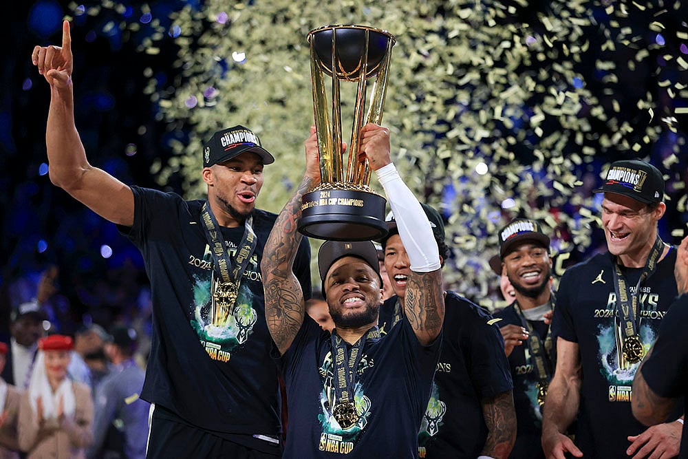 | Photo: AP/Ian Maule : NBA Cup Final: Milwaukee Bucks guard Damian Lillard (0) lifts up the NBA Cup