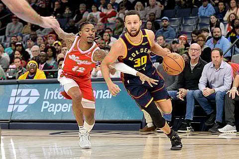 NBA: Warriors guard Stephen Curry (30) handles the ball against Grizzlies guard Ja Morant
