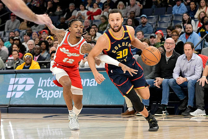 NBA Basketball 2024-25 Memphis Grizzlies vs Golden State Warriors match pics: Stephen Curry