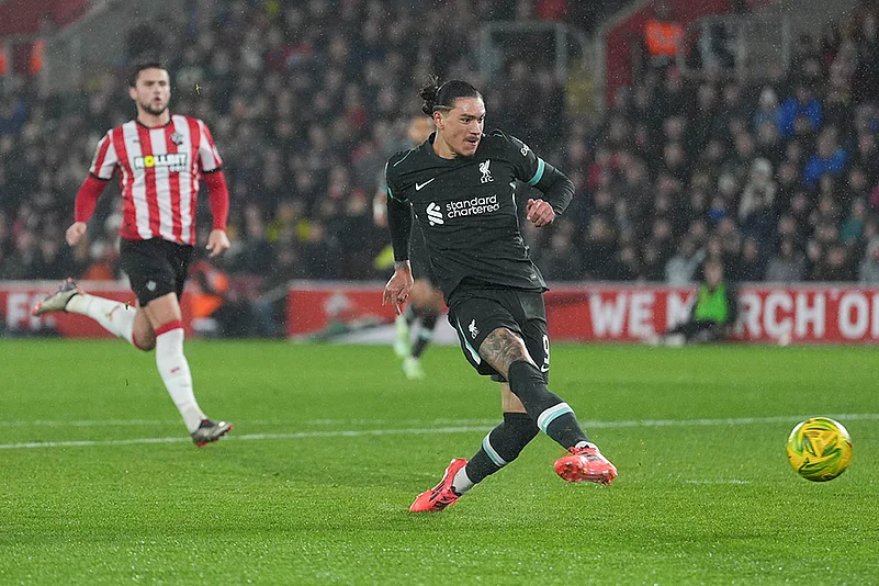 English League Cup quarterfinal soccer Southampton and Liverpool football photos: Darwin Nunez
