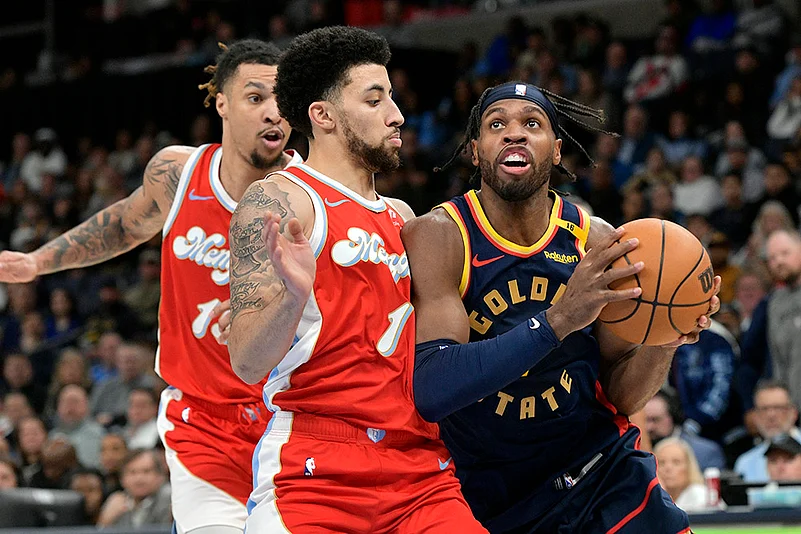 NBA Basketball 2024-25 Memphis Grizzlies vs Golden State Warriors match pics: Buddy Hield