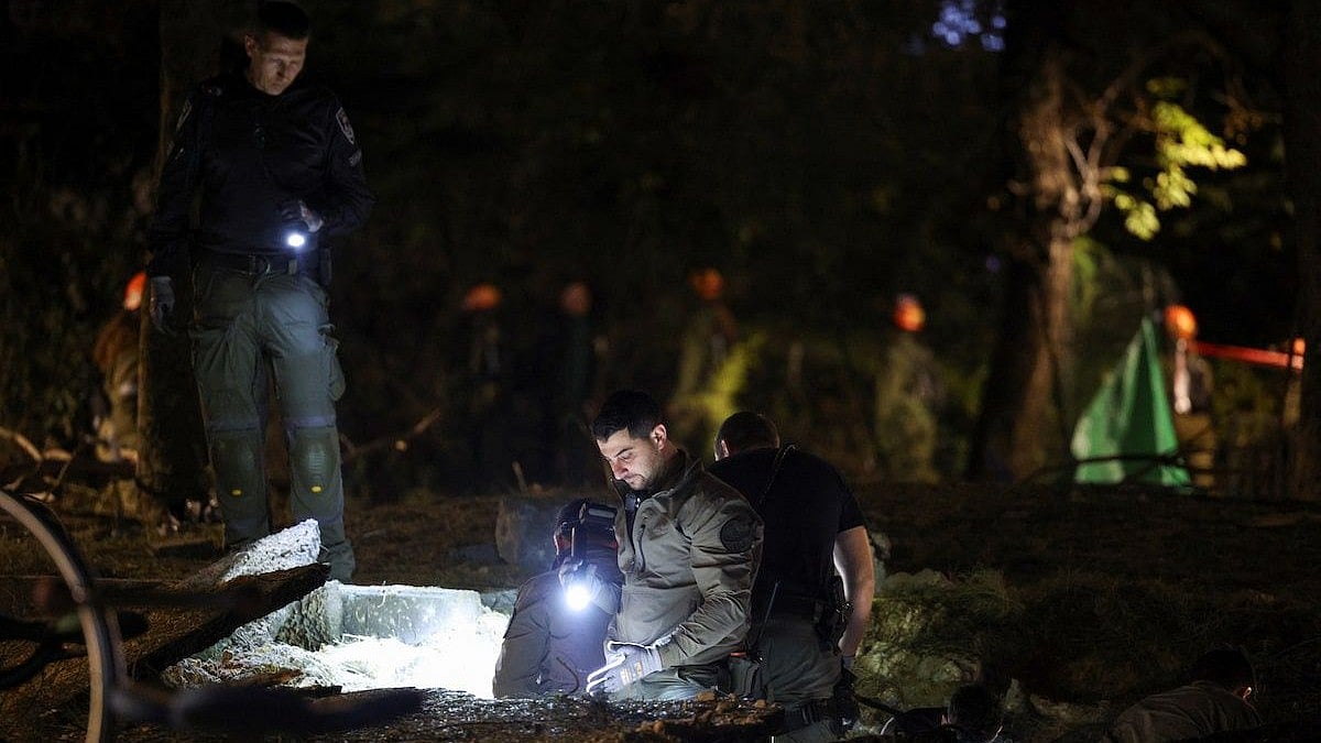 Israeli emergency services work at the scene of a missile strike that, according to Israel’s military, was launched from Yemen and landed in Jaffa, south of Tel Aviv, Israel, December 21, 2024. - | REUTERS/ Stoyan Nenov