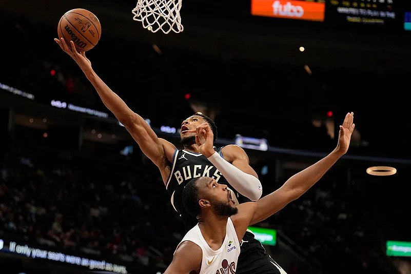 NBA Basketball Milwaukee Bucks vs Cleveland Cavaliers match pics: Giannis Antetokounmpo