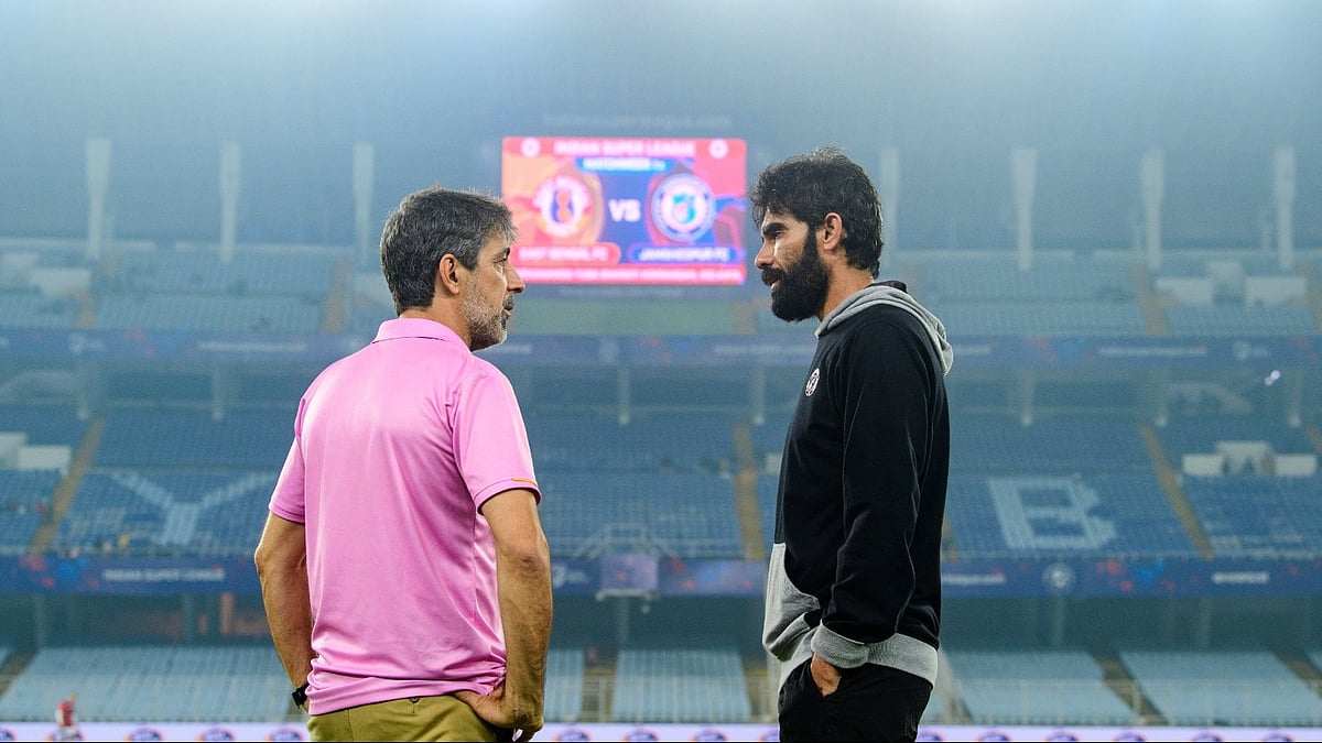 Photo: ISL/FSDL : Coaches Oscar Bruzon (left) and Khalid Jamil ahead the Indian Super League clash between East Bengal  and Jamshedpur FC.