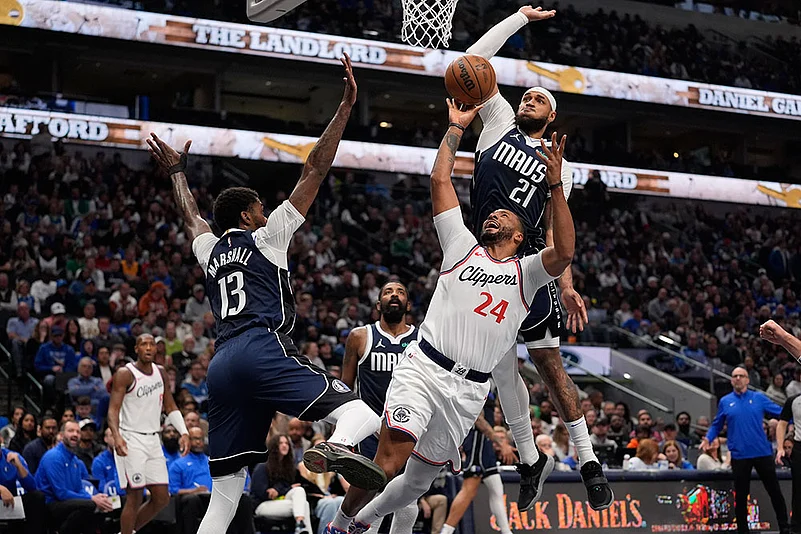 NBA Basketball Game: Dallas Mavericks vs Los Angeles Clippers