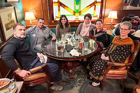 Rahul Gandhi has lunch at Delhi restaurant